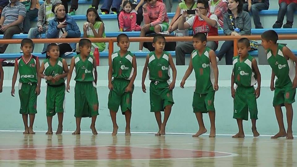 Regresan los niños basquetbolistas Triquis de Oaxaca al Edomex